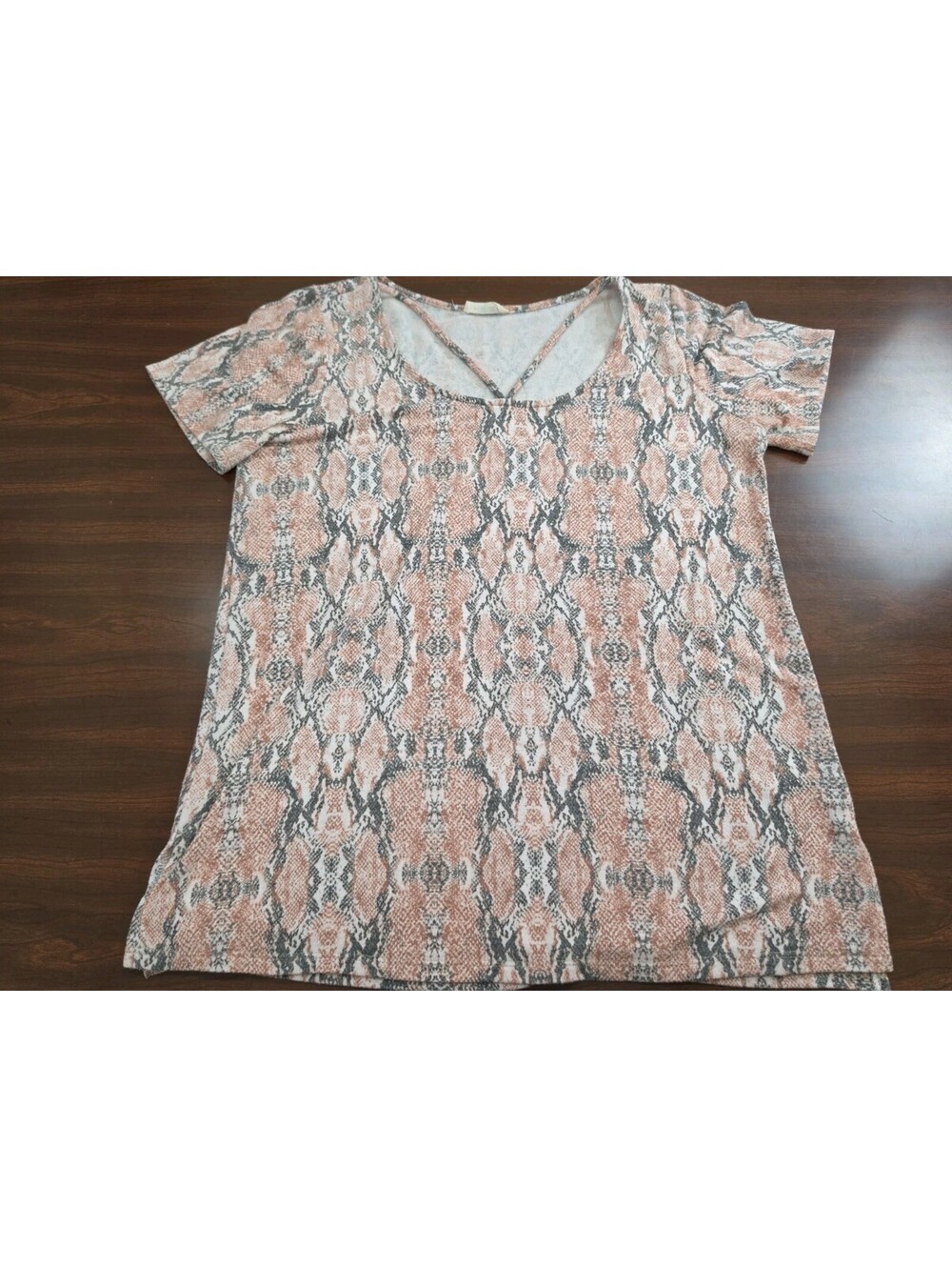 First Love Womens Size Medium Pink Gray Snakeskin Print Short Sleeve Edgy Tee